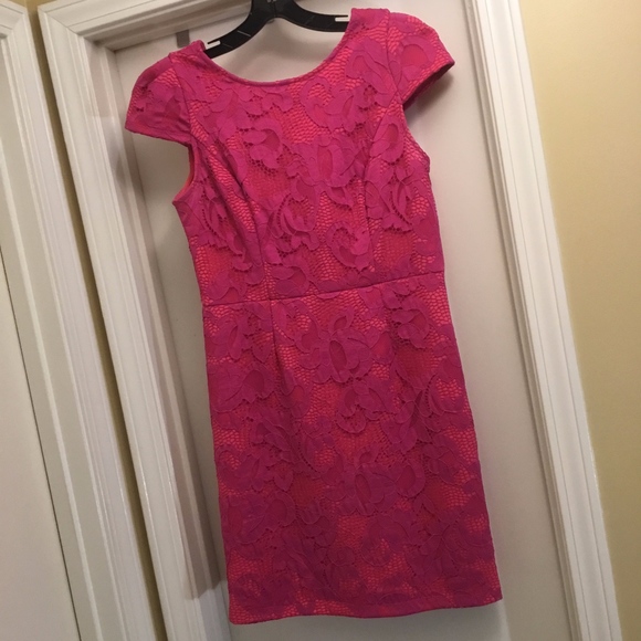maia Dresses & Skirts - EUC MAIA CappedSleeved, Lace Overlay, V-Back Dress
